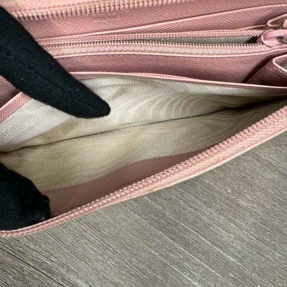 Prada Wallet - Picture 8 of 8